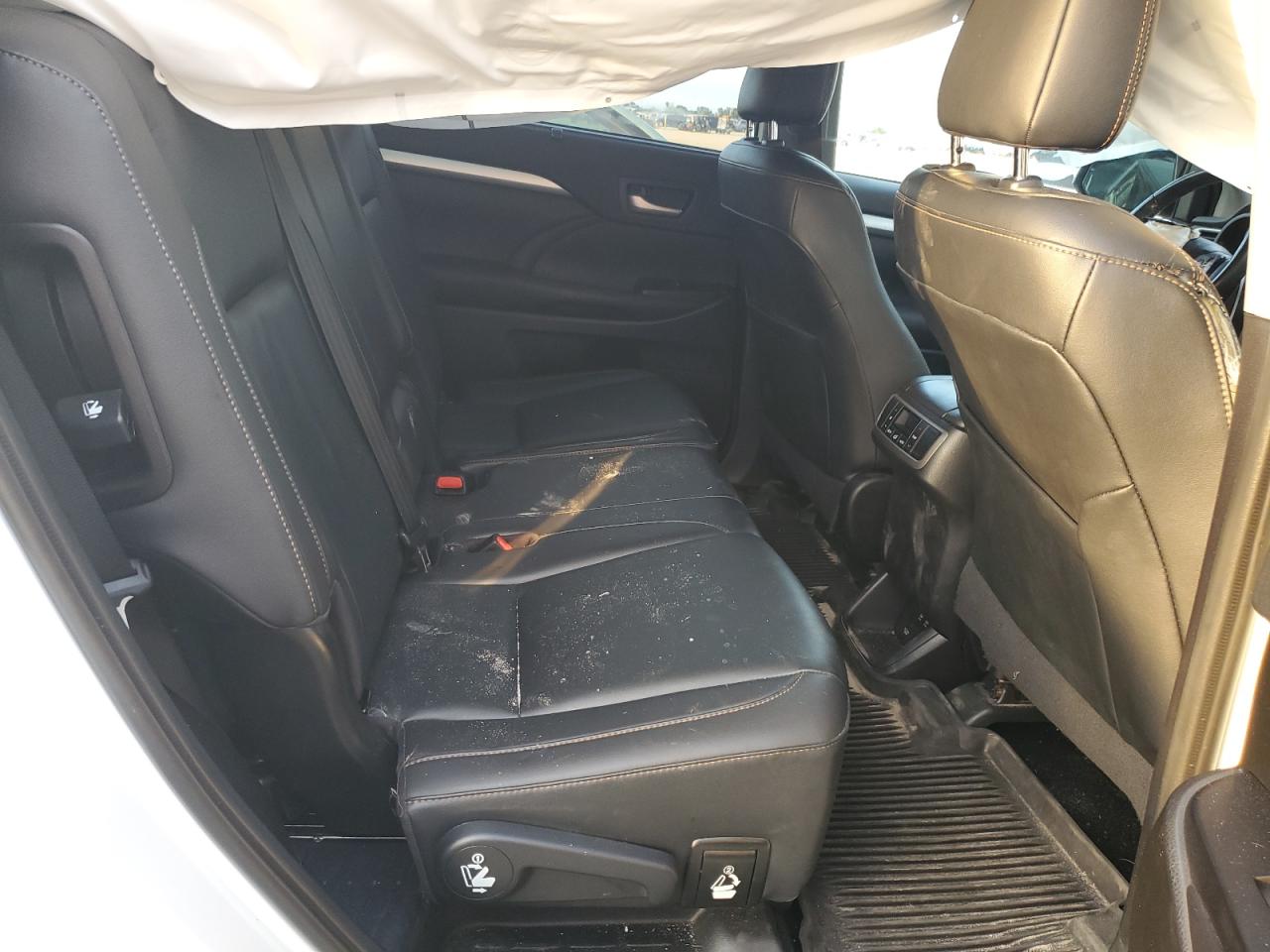 2019 Toyota Highlander Se VIN: 5TDJZRFH9KS705990 Lot: 68151972