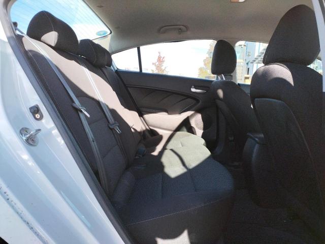 3KPFK4A7XJE175548 KIA FORTE LX