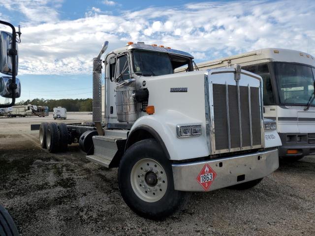 Salvage trucks for sale at Greenwell Springs, LA auction: 2015 Kenworth Construction