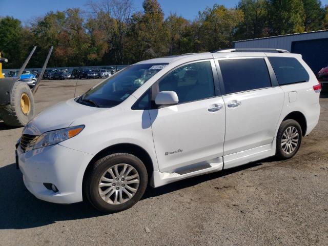 VIN 5TDYK3DC3ES448790 2014 TOYOTA SIENNA no.1