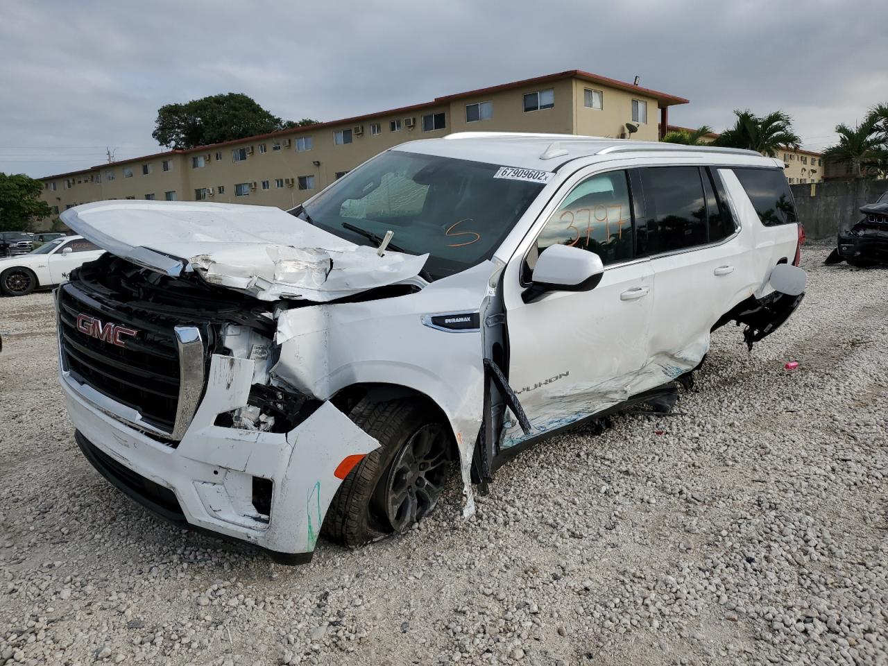 1GKS1AKT8NR339325 GMC YUKON SLE 2022
