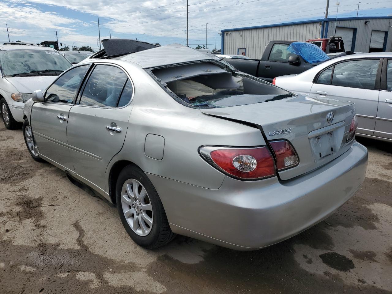 2004 Lexus ES - Image 2