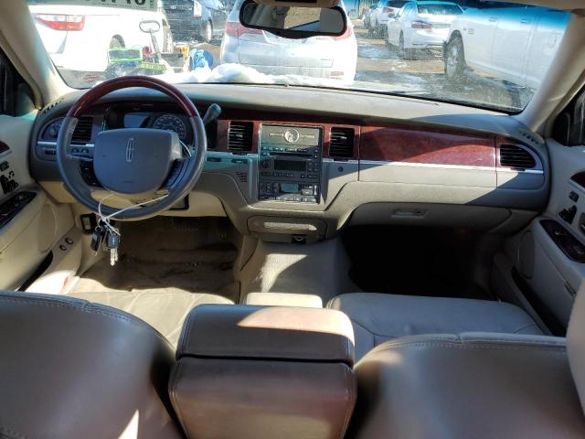 1LNHM82W55Y661776 Lincoln Town Car Signature Limited