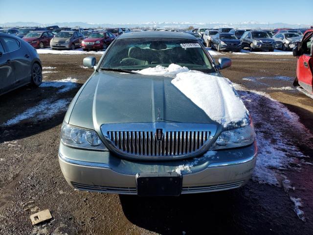 1LNHM82W55Y661776 Lincoln Town Car Signature Limited