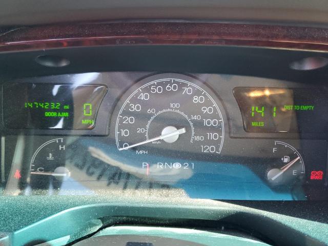 1LNHM82W55Y661776 Lincoln Town Car Signature Limited