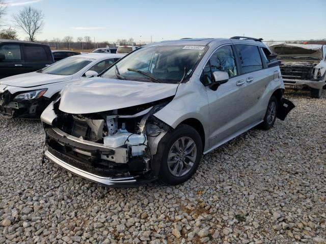 2021 Toyota Sienna XLE