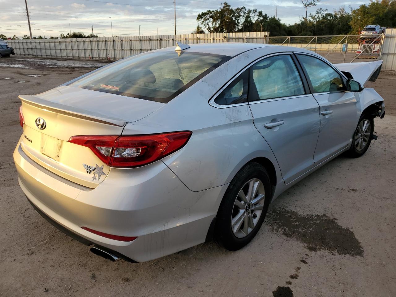 2017 Hyundai Sonata - Image 3