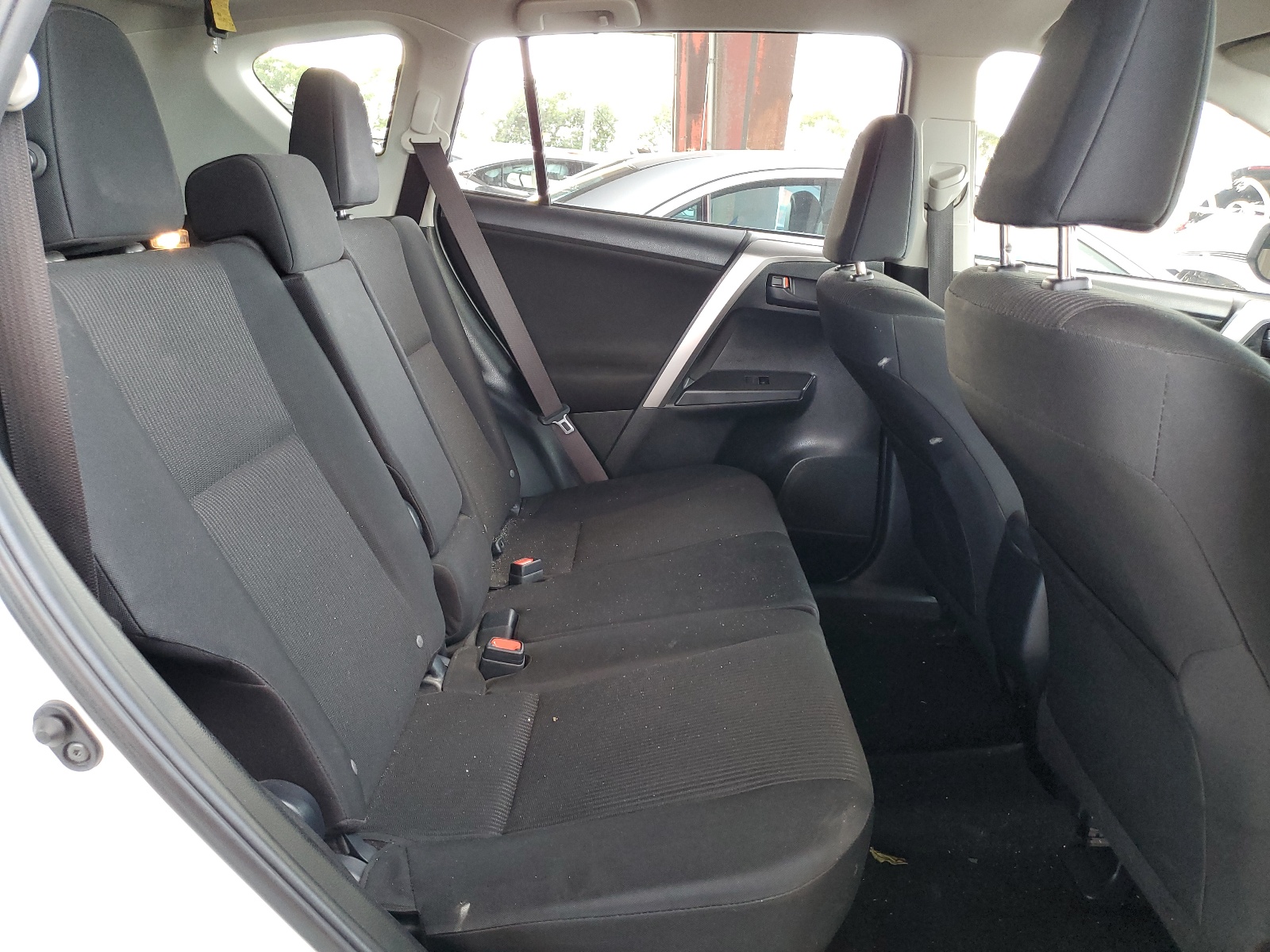 JTMZFREV4HJ703363 2017 Toyota Rav4 Le