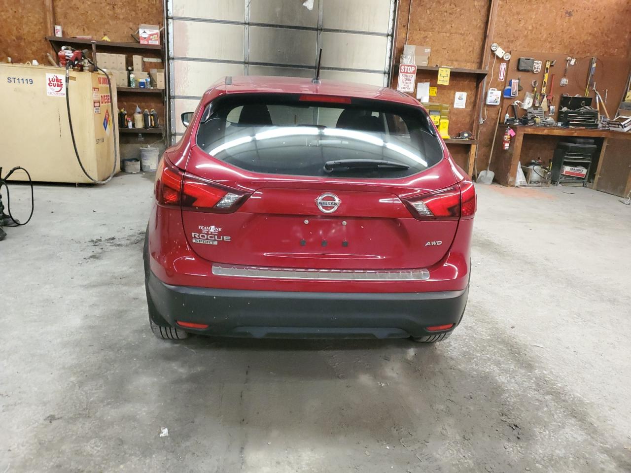 JN1BJ1CR5JW267819 NISSAN ROGUE 2018