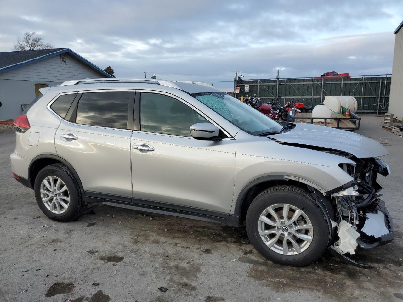 KNMAT2MV2HP608523 NISSAN ROGUE 2017