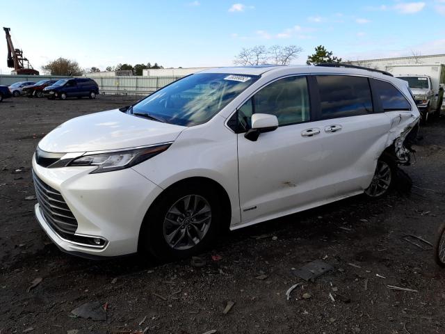 2021 Toyota Sienna XLE