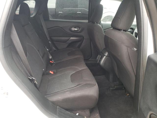 1C4PJLCB4KD129879 Jeep Cherokee Latitude