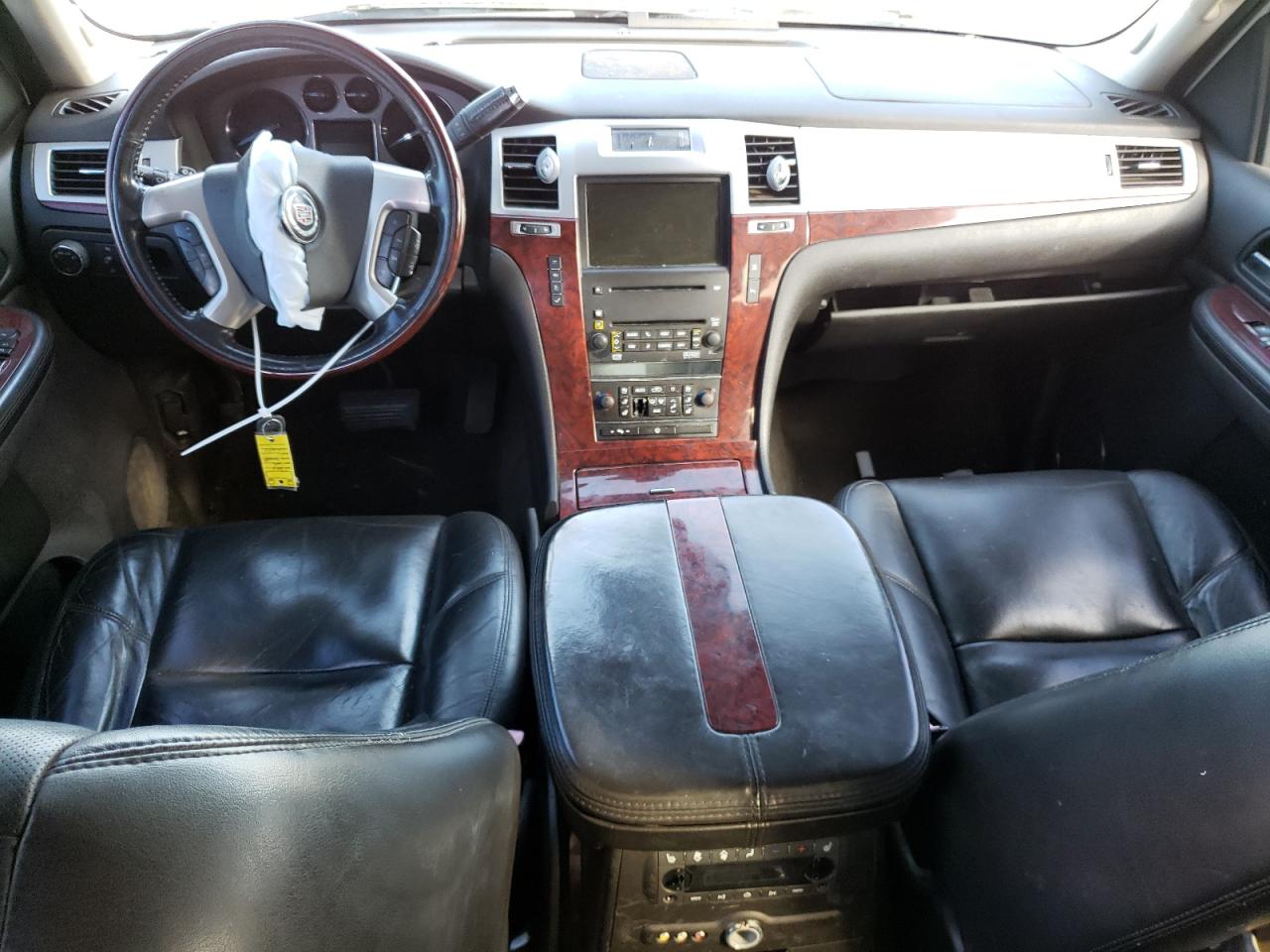 2008 Cadillac Escalade Luxury VIN: 1GYFK63888R136144 Lot: 68613322