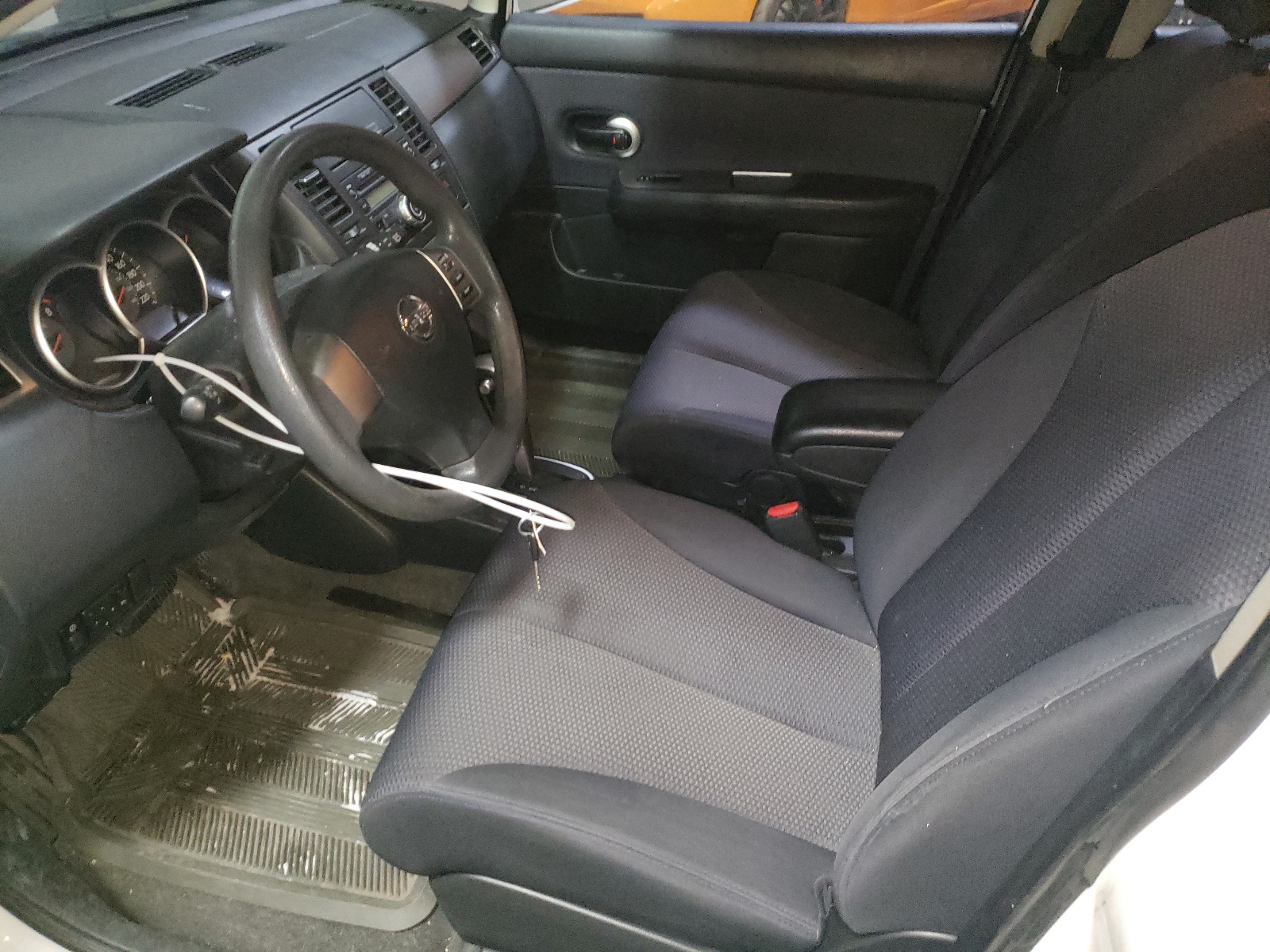 3N1BC13E88L371583 2008 Nissan Versa S