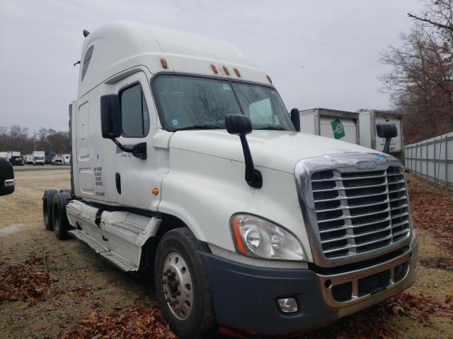 Salvage trucks for sale at Waldorf, MD auction: 2014 Freightliner Cascadia 125