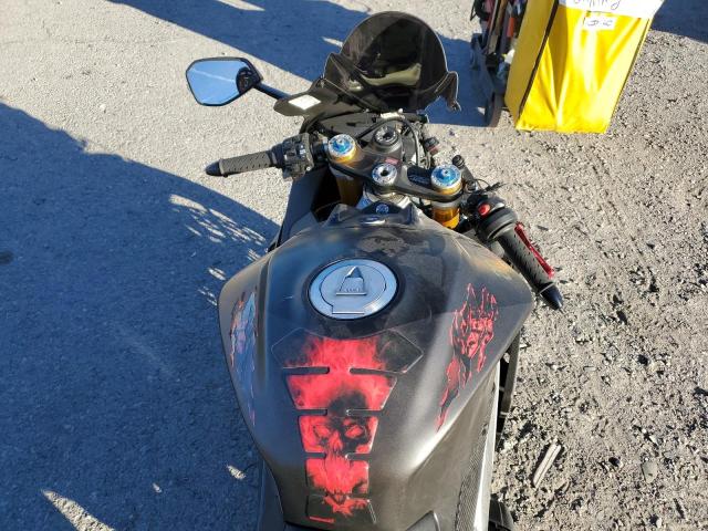 2019 APRILIA RSV4 1100 ZD4KEUA08KS000257