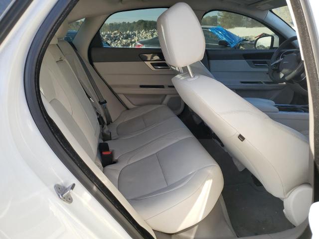 2017 JAGUAR XF SAJBR4BN9HCY32172