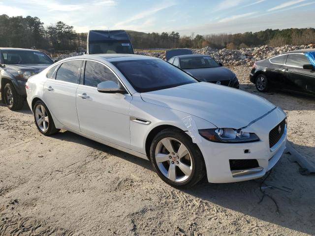 2017 JAGUAR XF SAJBR4BN9HCY32172