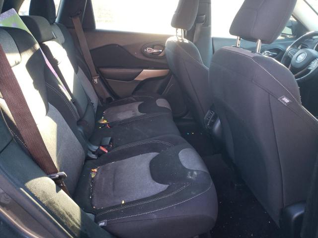 1C4PJLCB2JD561126 Jeep Cherokee Latitude