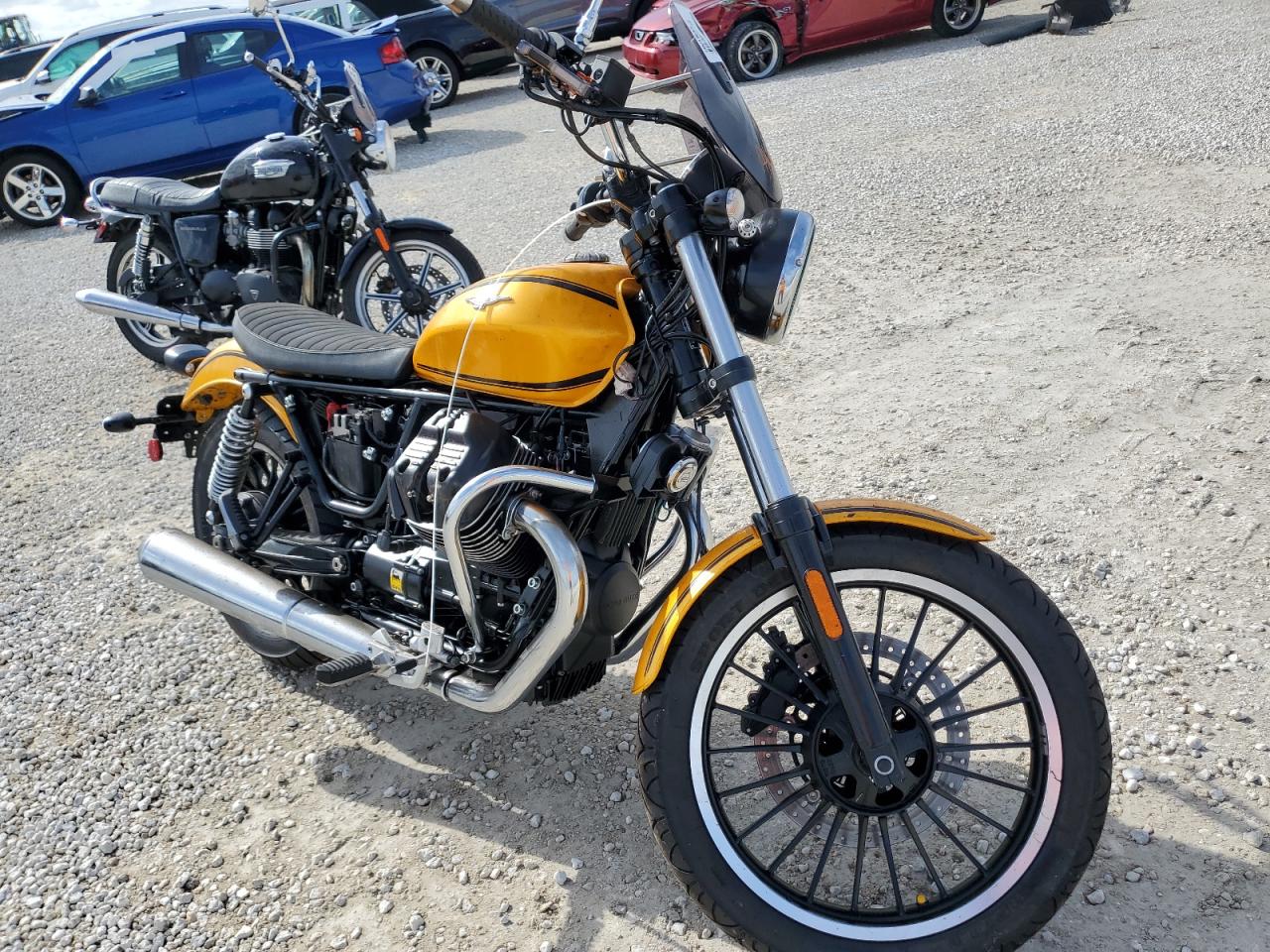 ZGULHU002HM000032 MOTO GUZZI V9 BOBBER 2017