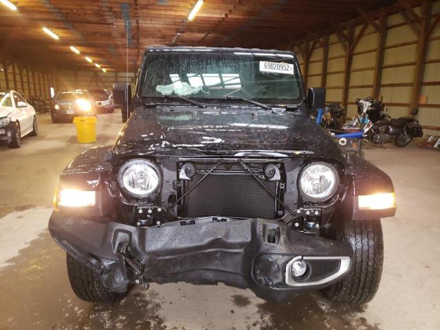 1C4HJXEN4PW588392 Jeep Wrangler Sahara