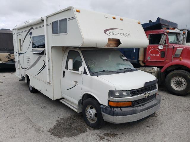 Salvage trucks for sale at Arcadia, FL auction: 2005 Chevrolet Motorhome