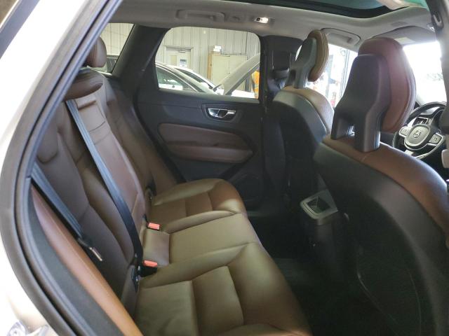 2018 VOLVO XC60 T6 MO YV4A22RK3J1052410