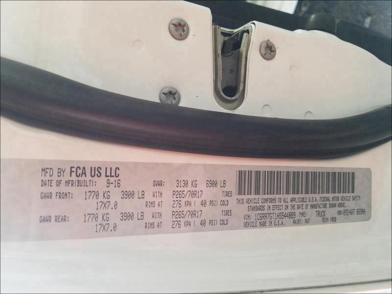 2017 RAM 1500 SLT 1C6RR7GT1HS544889