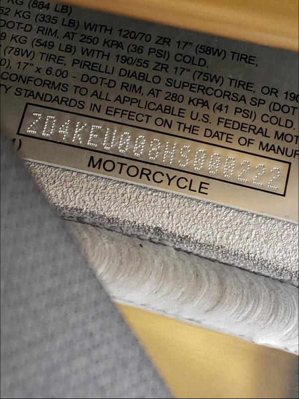 2017 APRILIA RSV4 RR ZD4KEU008HS000222