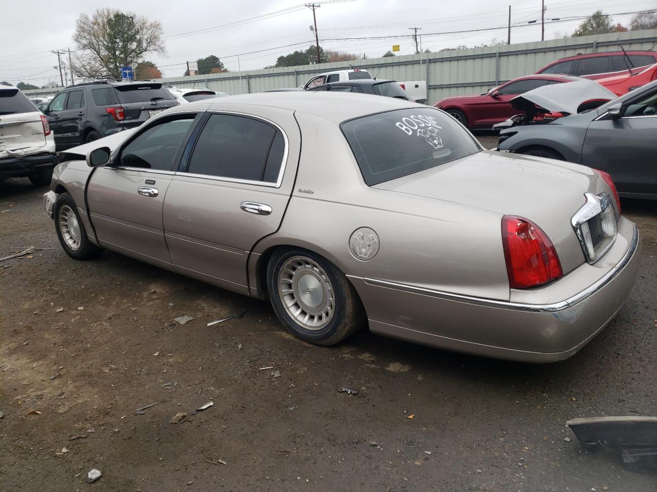 2001 Lincoln Town Car Executive VIN: 1LNHM81W91Y733042 Lot: 82078563