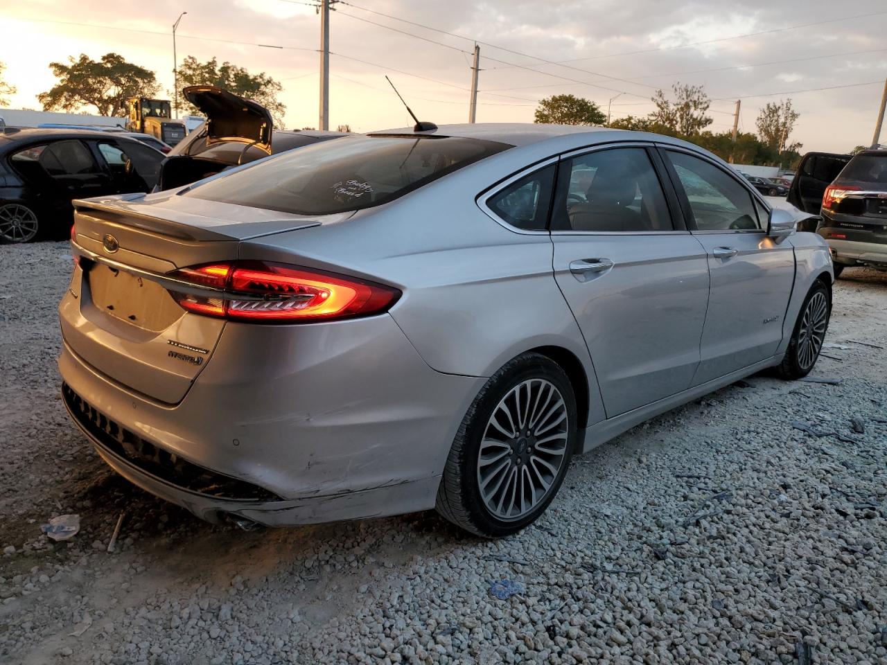 3FA6P0RU1JR207130 FORD FUSION 2018