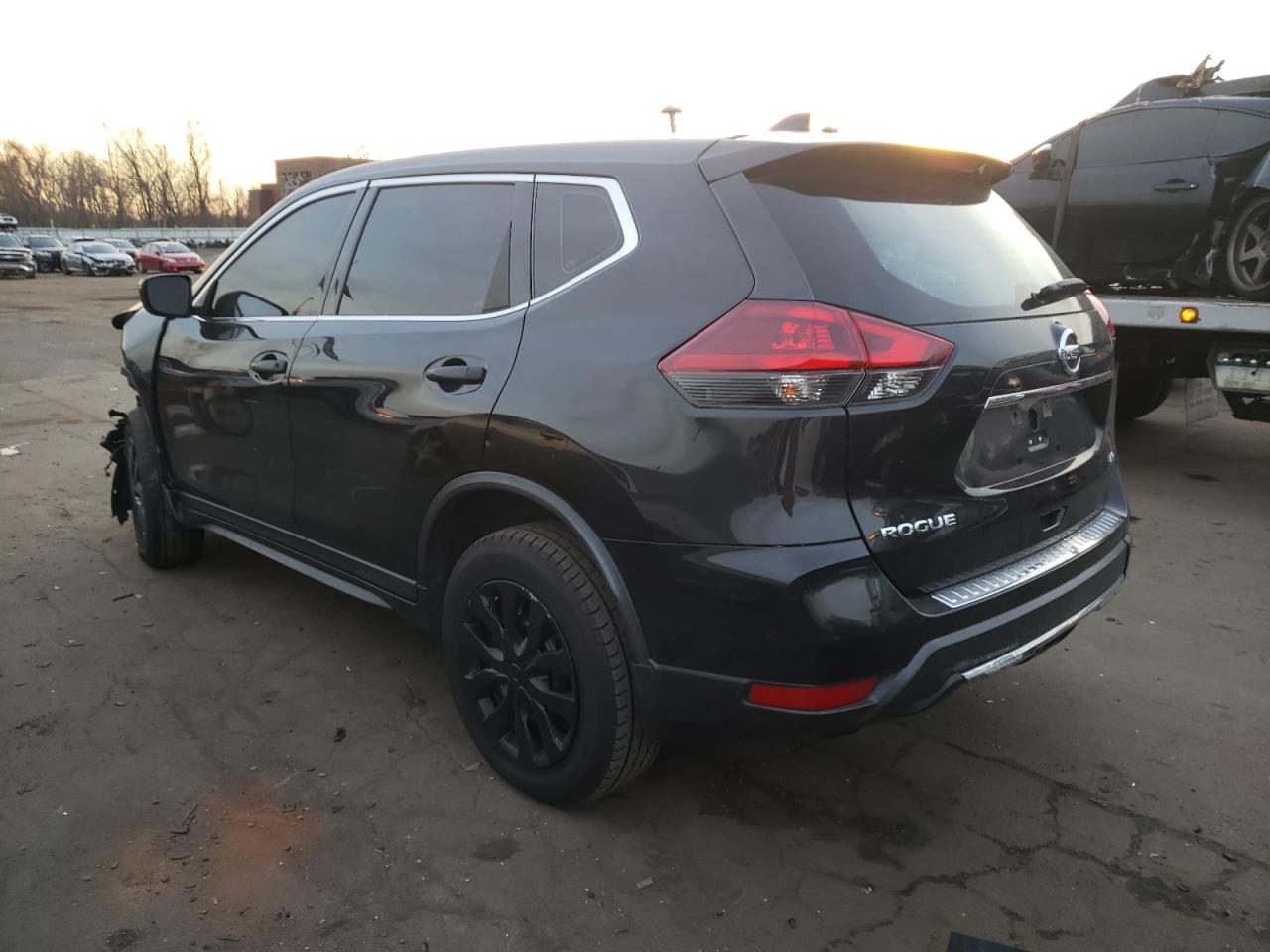 KNMAT2MV8JP512921 NISSAN ROGUE 2018