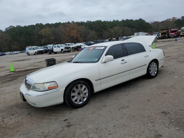 2005 Lincoln Town Car Signature Limited