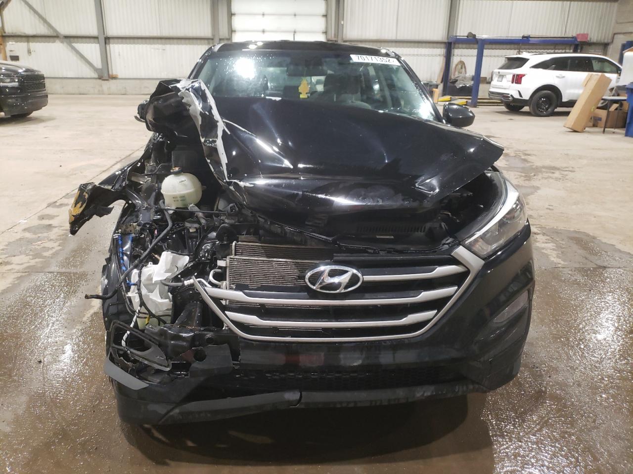 KM8J2CA45HU479565 2017 Hyundai Tucson Se