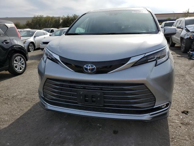 2022 TOYOTA SIENNA LIM 5TDZRKEC6NS098757