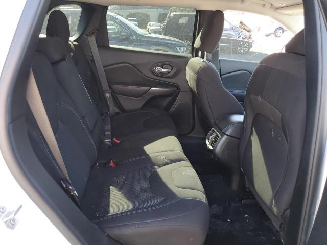 1C4PJLCB1KD475114 Jeep Cherokee Latitude