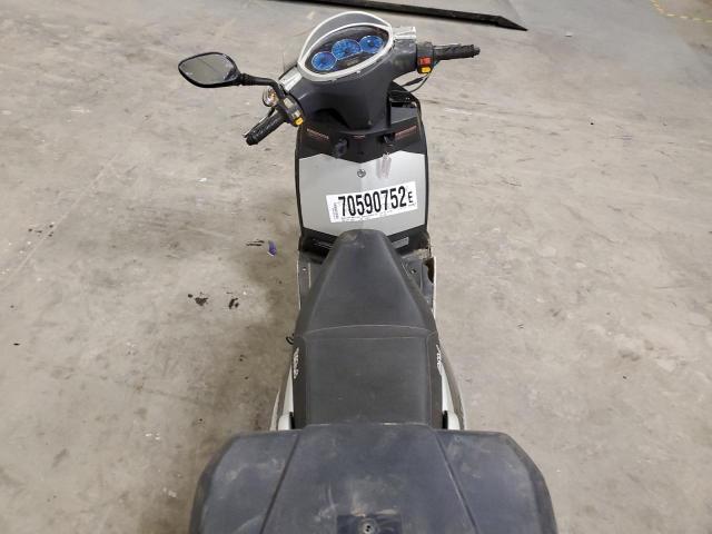 2010 VESPA 150 L5YTCKPA7A1148293