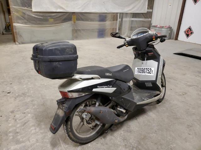 2010 VESPA 150 L5YTCKPA7A1148293