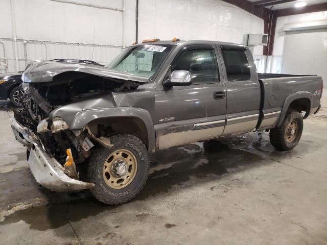 Salvage trucks for sale at Avon, MN auction: 1999 Chevrolet Silverado K2500