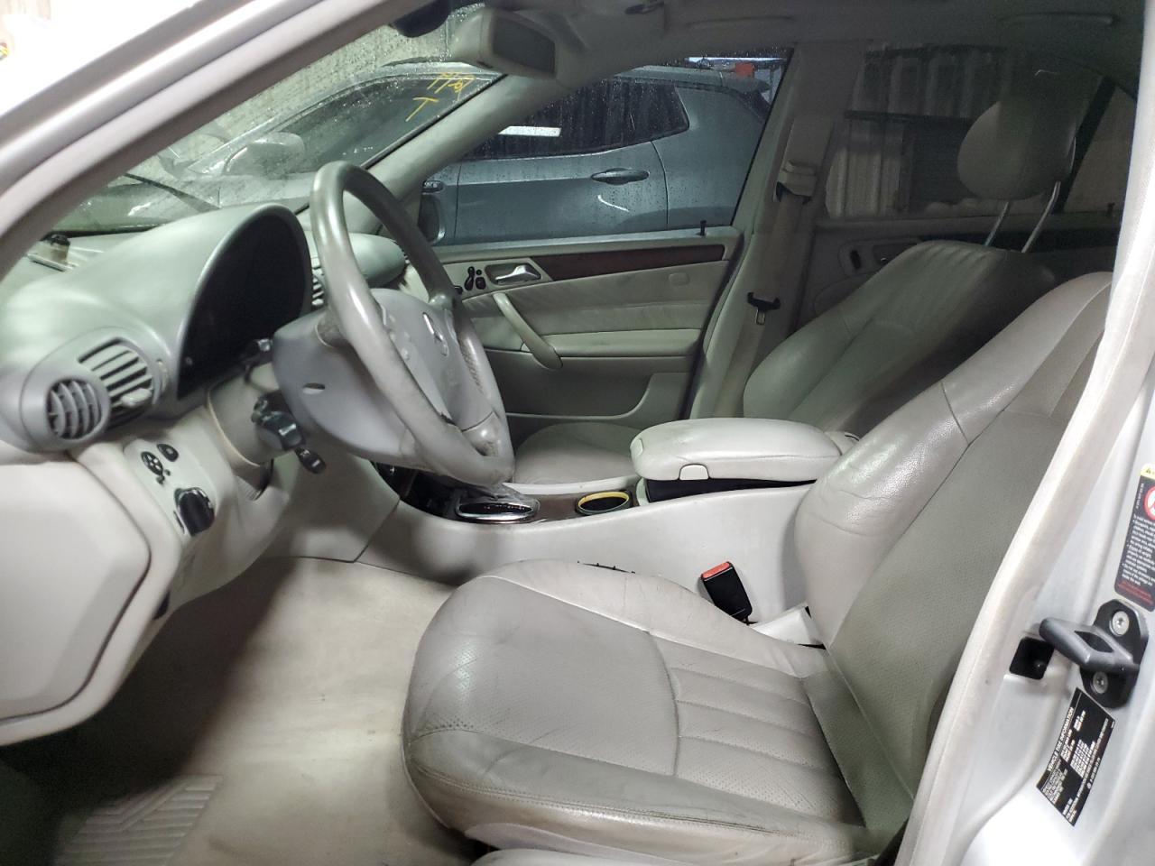 WDBRF64J55F586421 2005 Mercedes-Benz C 320