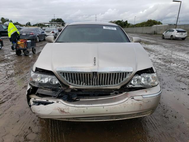 1LNHM82W73Y682819 Lincoln Town Car Signature