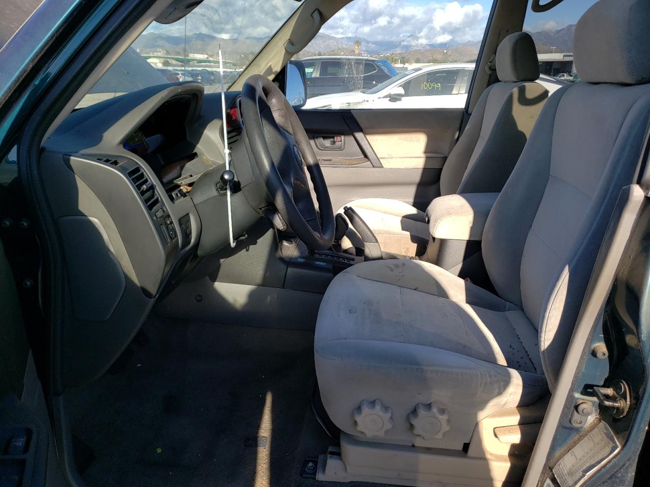 JA4MW31R81J009744 2001 Mitsubishi Montero Xls