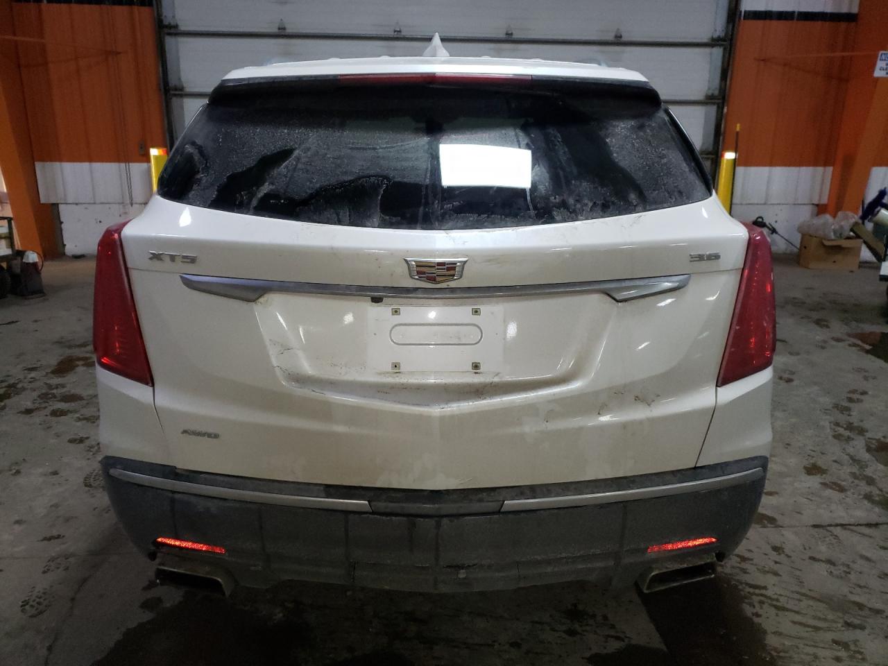 1GYKNDRS1JZ216176 2018 Cadillac Xt5 Luxury