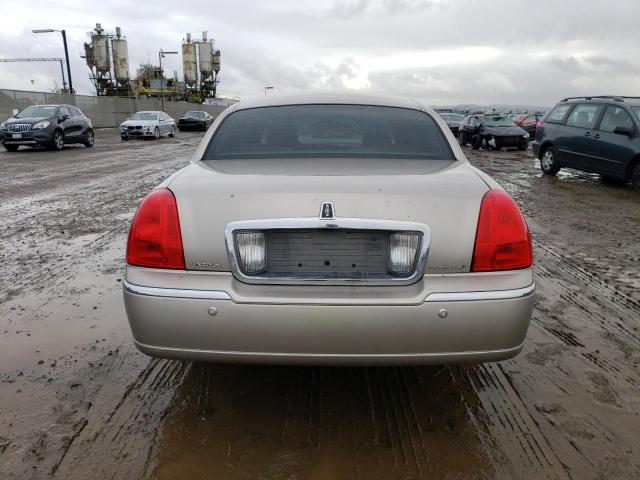 1LNHM82W73Y682819 Lincoln Town Car Signature