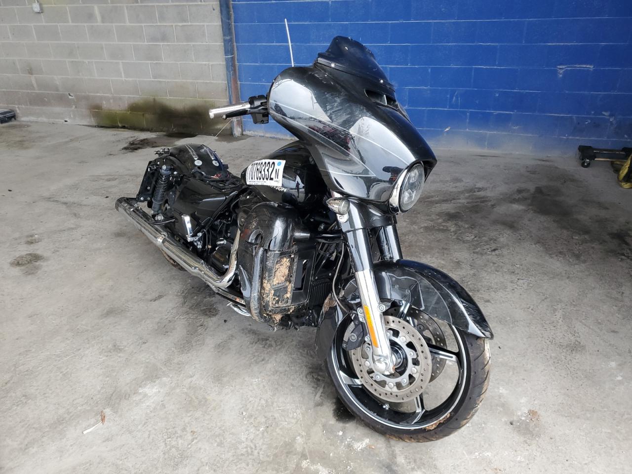 1HD1PXF15HB961698 HARLEY-DAVIDSON FLHXSE CVO 2017