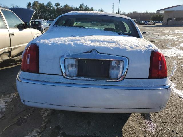 1LNHM81W62Y616794 Lincoln Town Car Executive