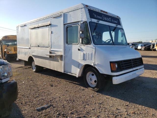 Buy Salvage Trucks For Sale now at auction: 1999 Workhorse Custom Chassis Forward CO