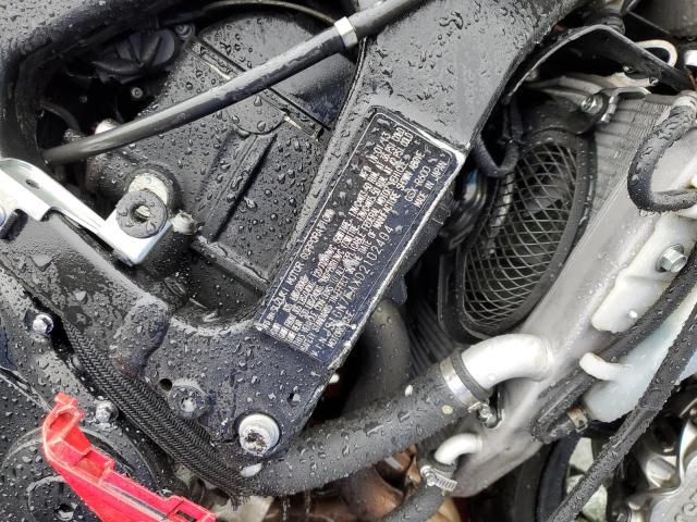 2013 SUZUKI GSX-R600 - JS1GN7FAXD2102404