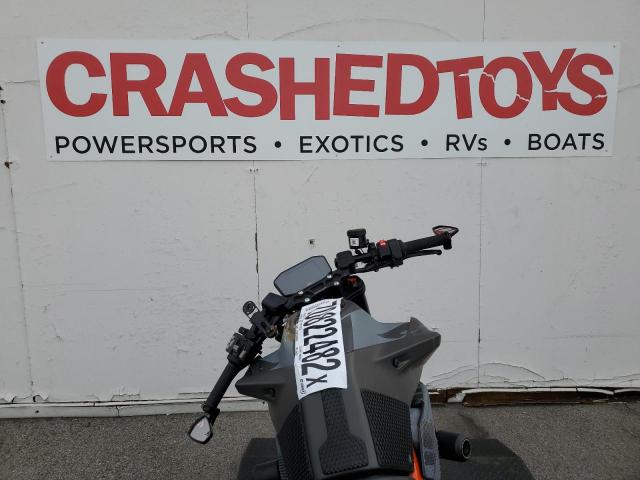 2021 KTM 890 DUKE R - VBKTU9404MM806193