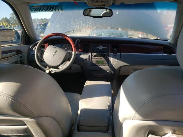 1LNHM82W35Y668550 Lincoln Town Car Signature Limited